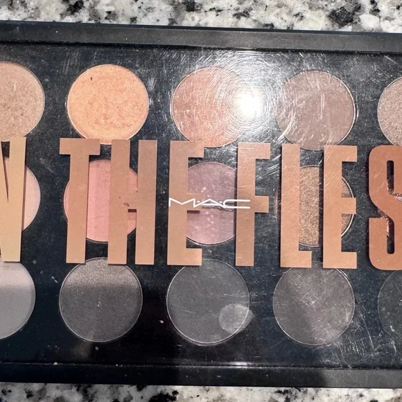 Mac In The Flesh Eyeshadow Palette - Picture 2 of 4